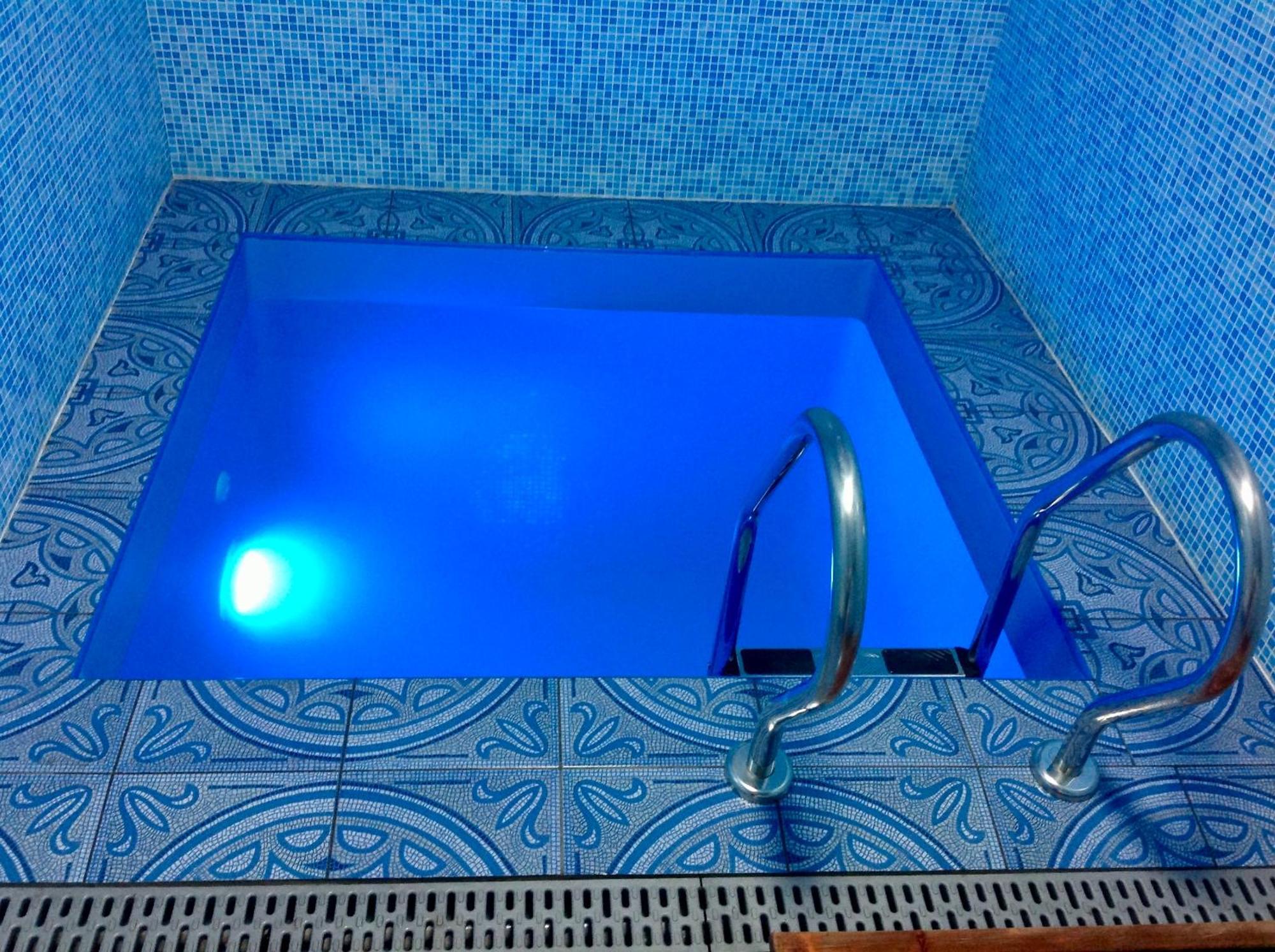 Hotel Bannyi Dvir Uzyn Esterno foto
