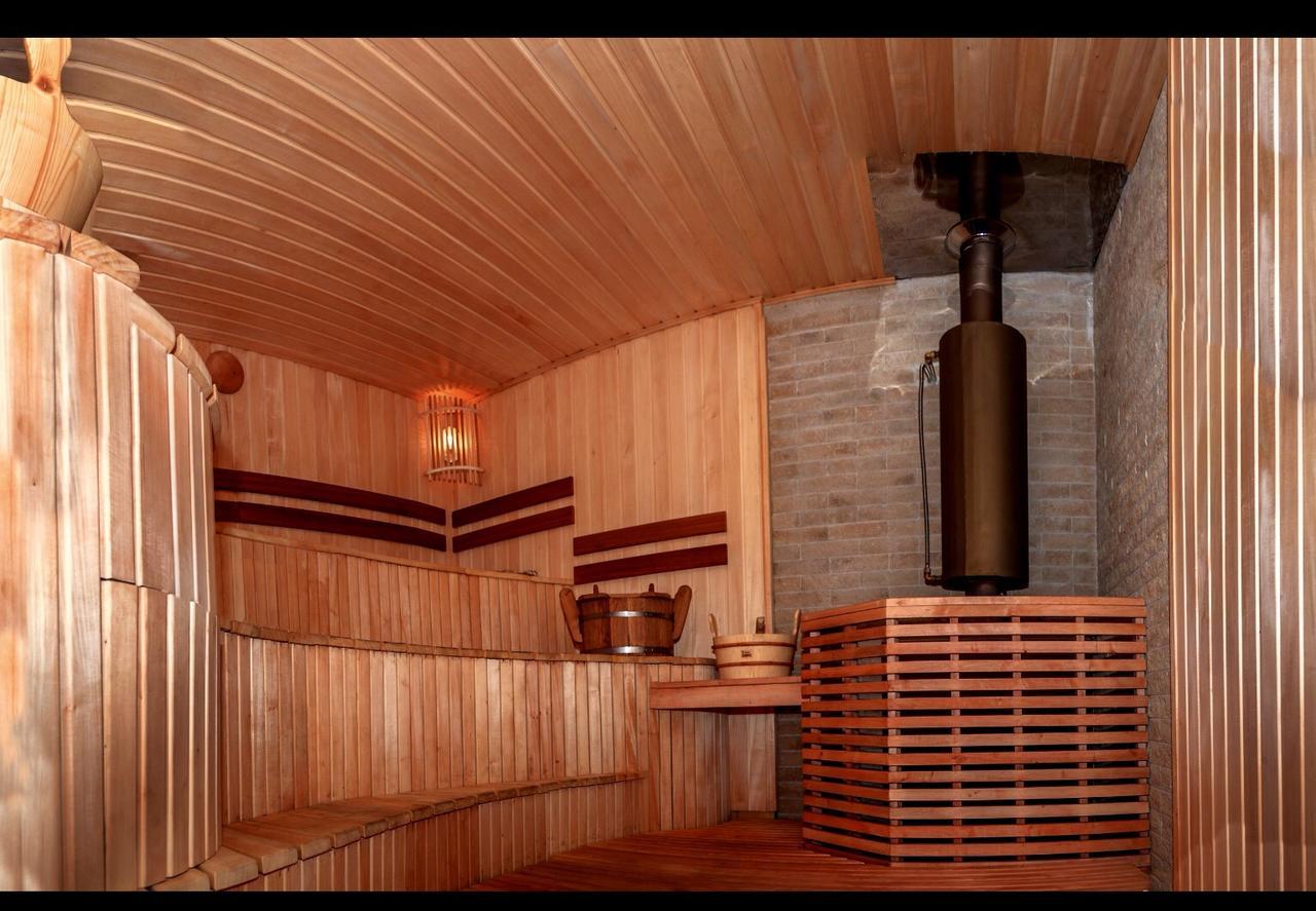 Hotel Bannyi Dvir Uzyn Esterno foto