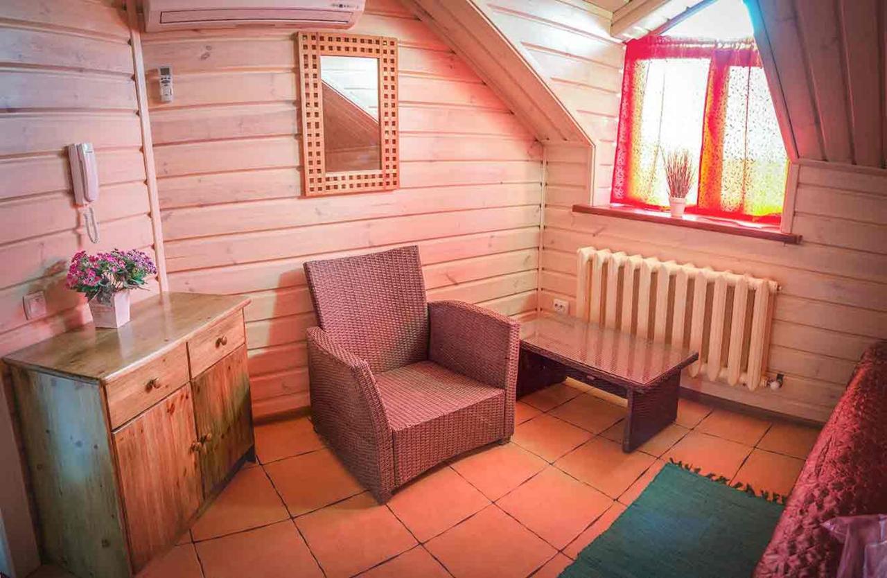 Hotel Bannyi Dvir Uzyn Esterno foto