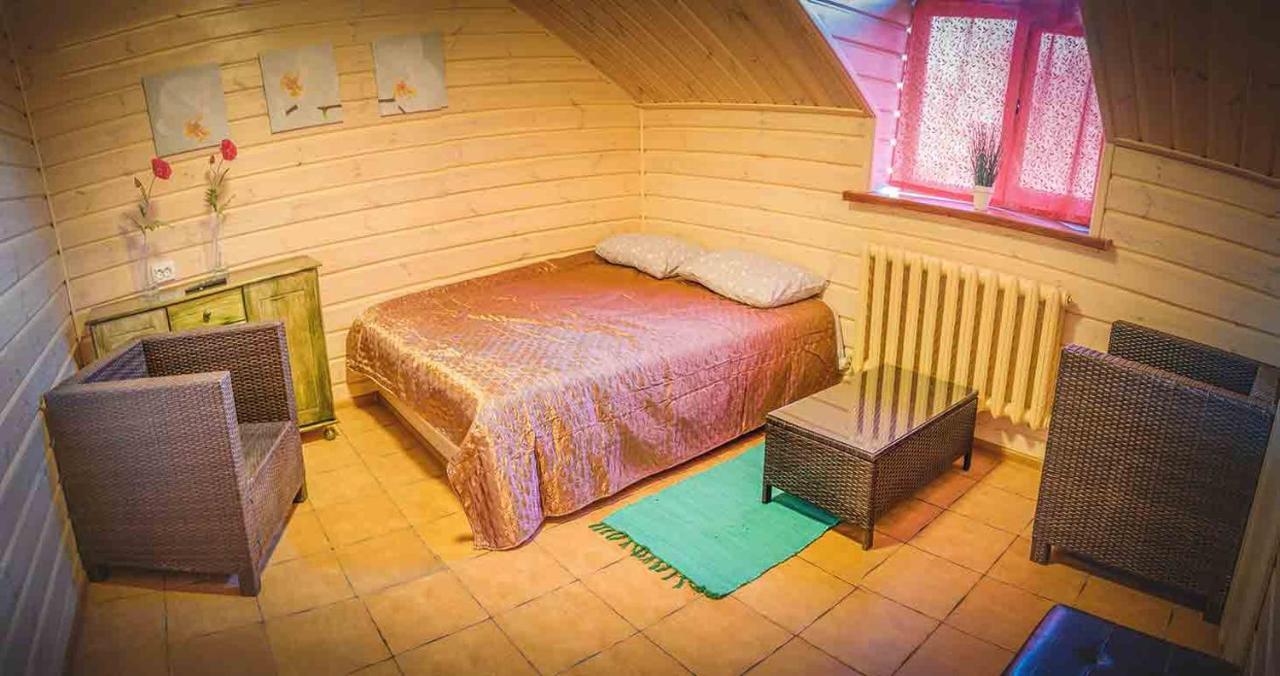 Hotel Bannyi Dvir Uzyn Esterno foto