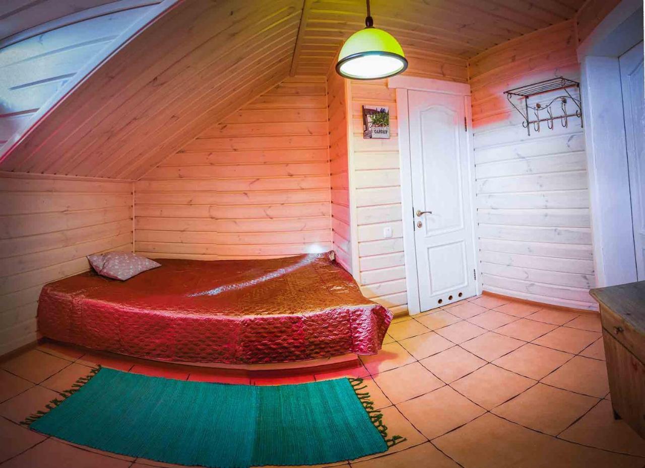 Hotel Bannyi Dvir Uzyn Esterno foto